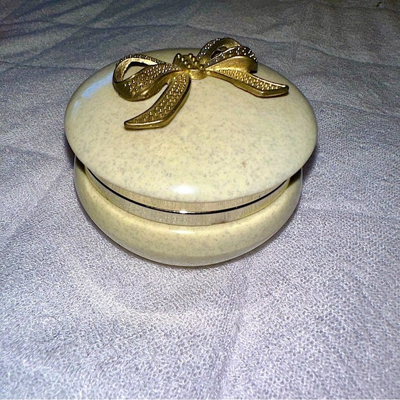 Vintage Trinket Box with Bow Ribbon Accent 🎀 - Picture 5 of 11
